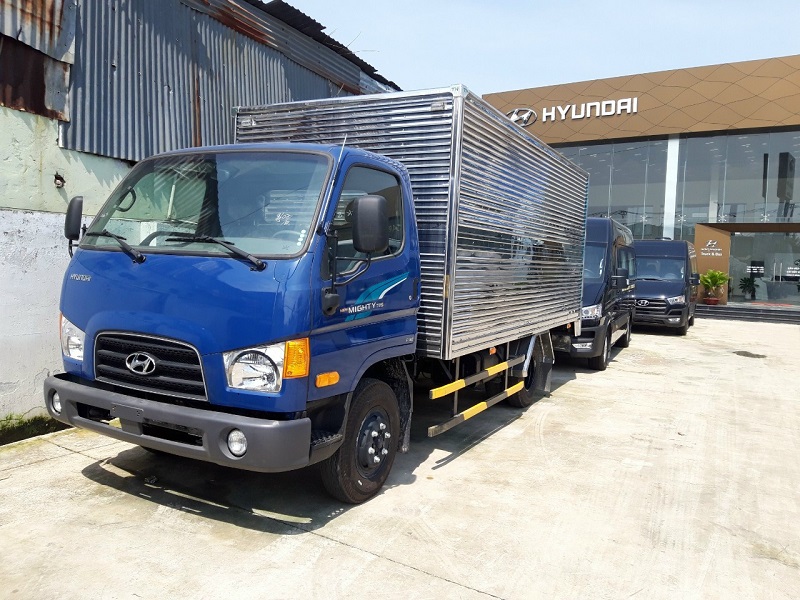 Hyundai 3t5 thùng kín