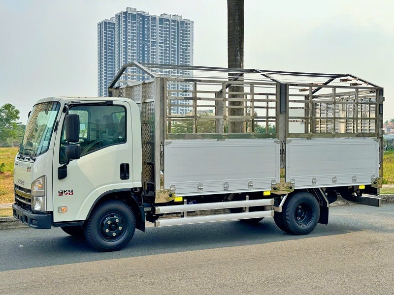 Ngoại thất isuzu 2t4