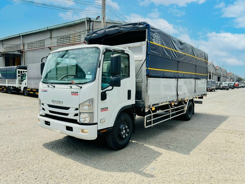 Isuzu nqr550 mui bạt bửng nhôm tiêu chuẩn