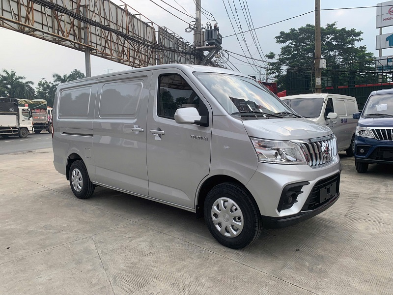 Xe van tera v8 màu bạc