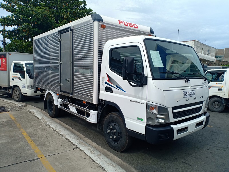 Xe tải fuso canter 6.5 thùng kín 3 cửa