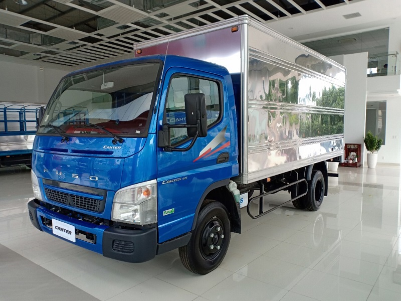 Xe tải fuso canter 6.5 thùng kín