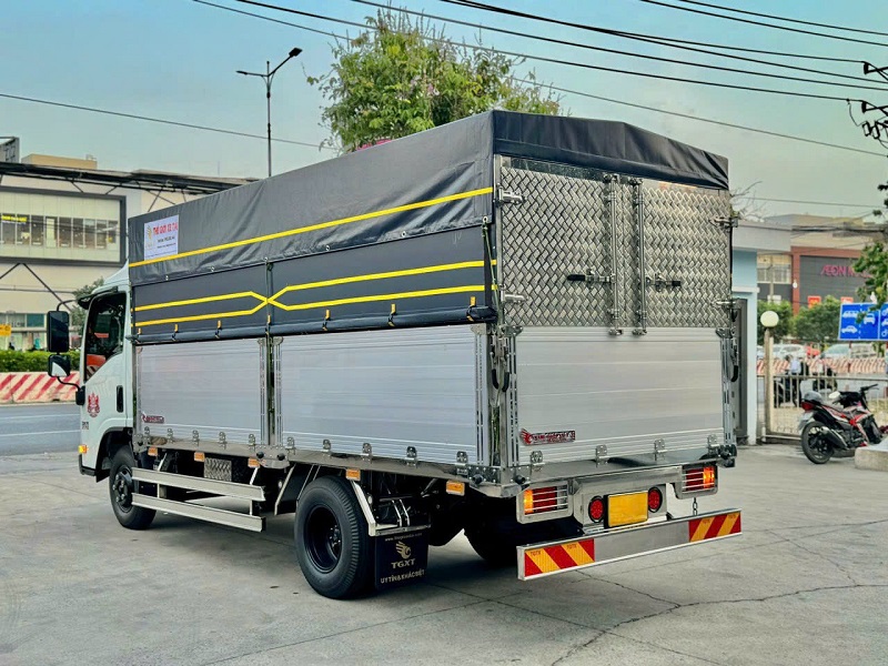 Xe tải isuzu qkr270 bửng nhôm