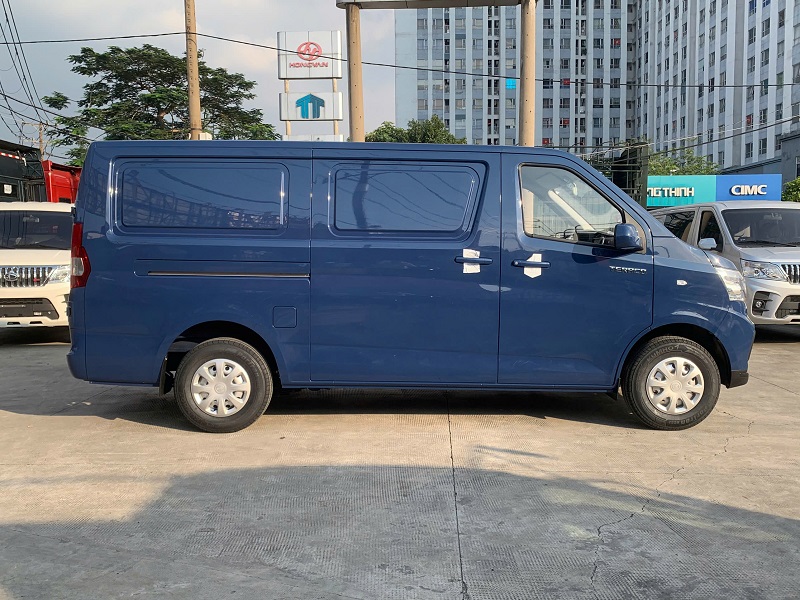 Xe van tera v8 màu xanh